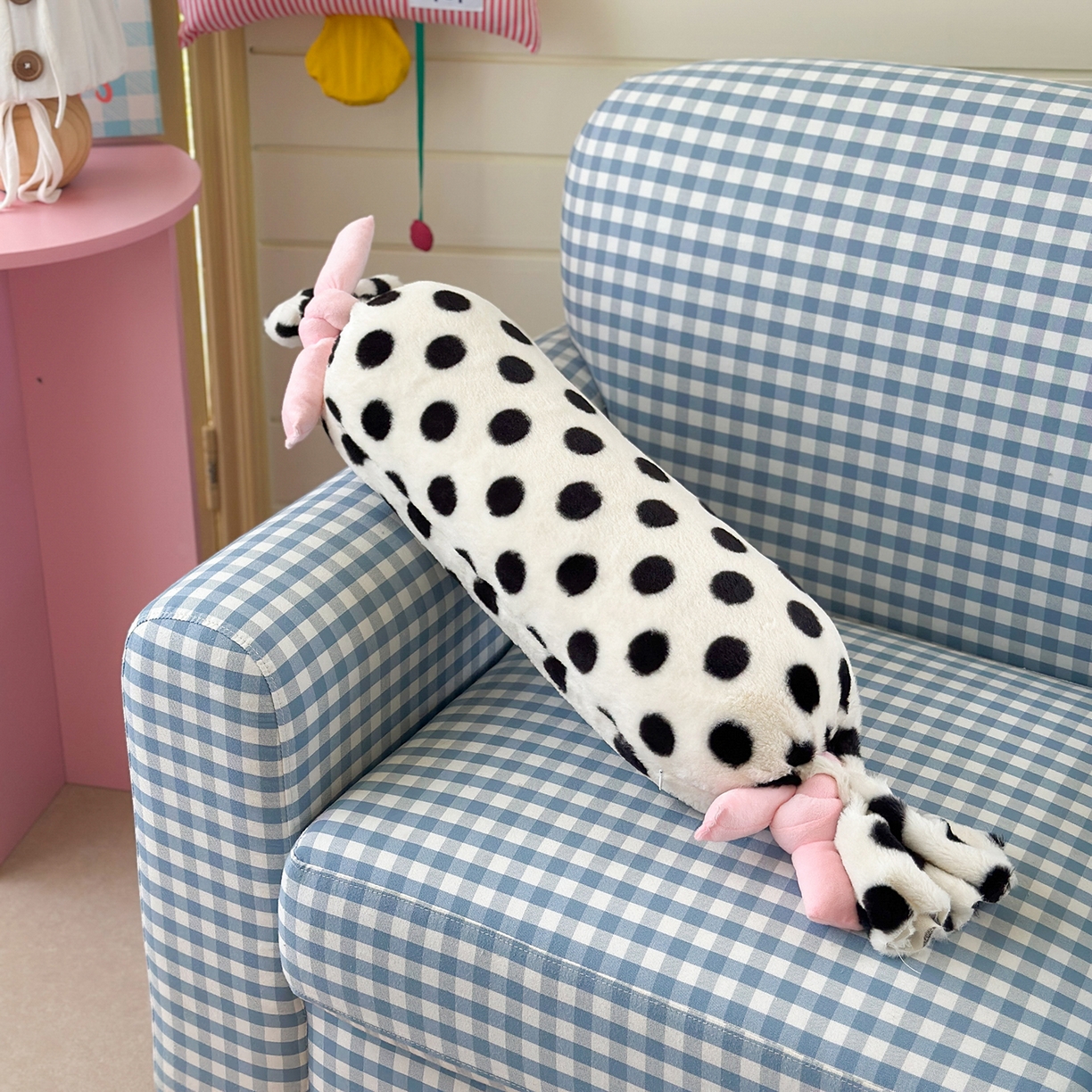 美茉家居 2025新款波点兔毛绒糖果抱枕 黑白波点