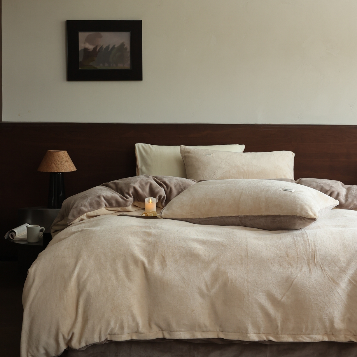 91家纺网 家纺一手货源 找家纺 时光里 2025新款230克纯色简约双拼牛奶绒四件套套件 杏仁拼米咖