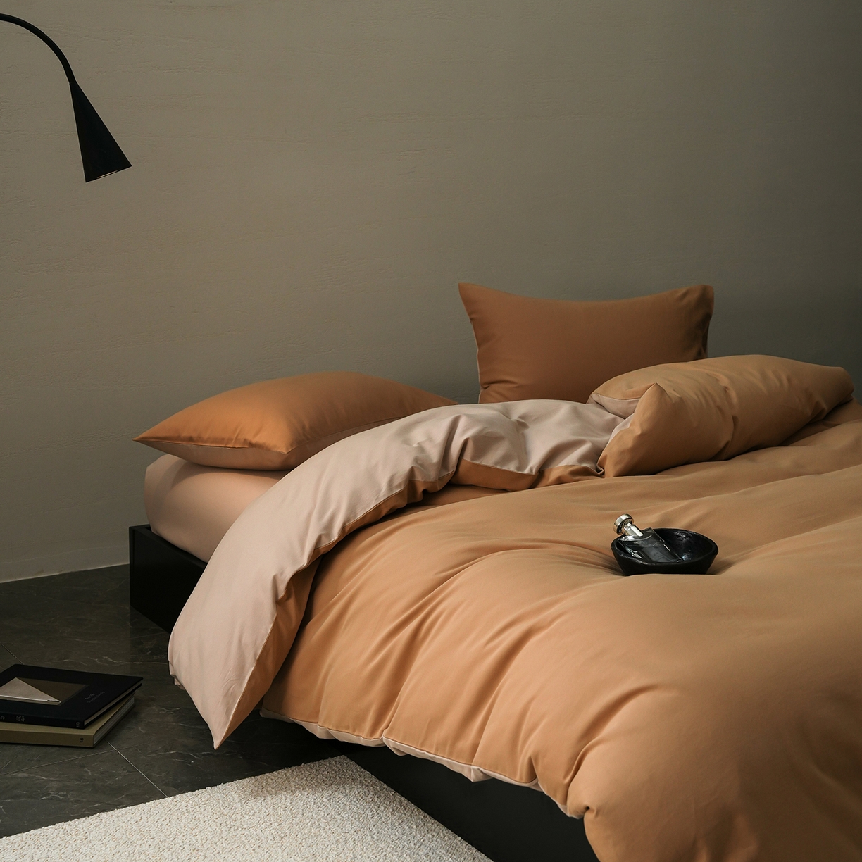 91家纺网 家纺一手货源 找家纺 禾时 2025新款A类全棉贡缎磨毛纯色四件套（礼盒包装）-风格1 耀金