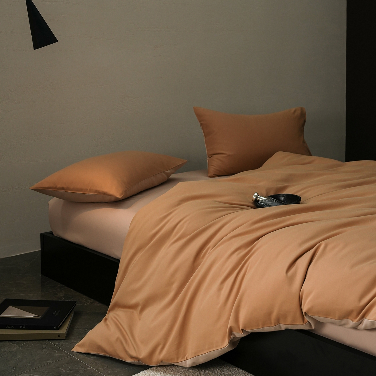 91家纺网 家纺一手货源 找家纺 禾时 2025新款A类全棉贡缎磨毛纯色四件套（礼盒包装）-风格1 耀金