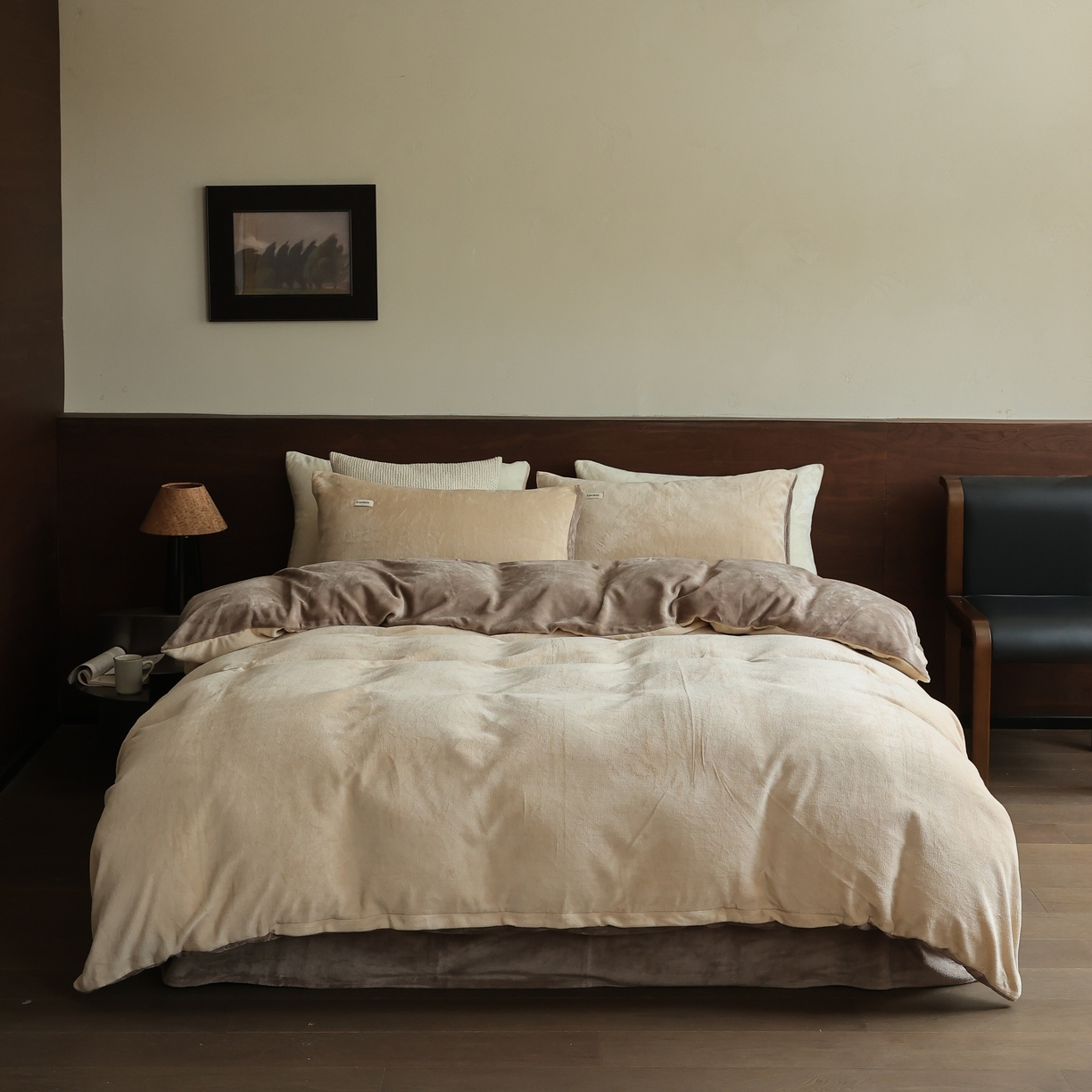 时光里 2025新款230克纯色简约双拼牛奶绒四件套套件 杏仁拼米咖