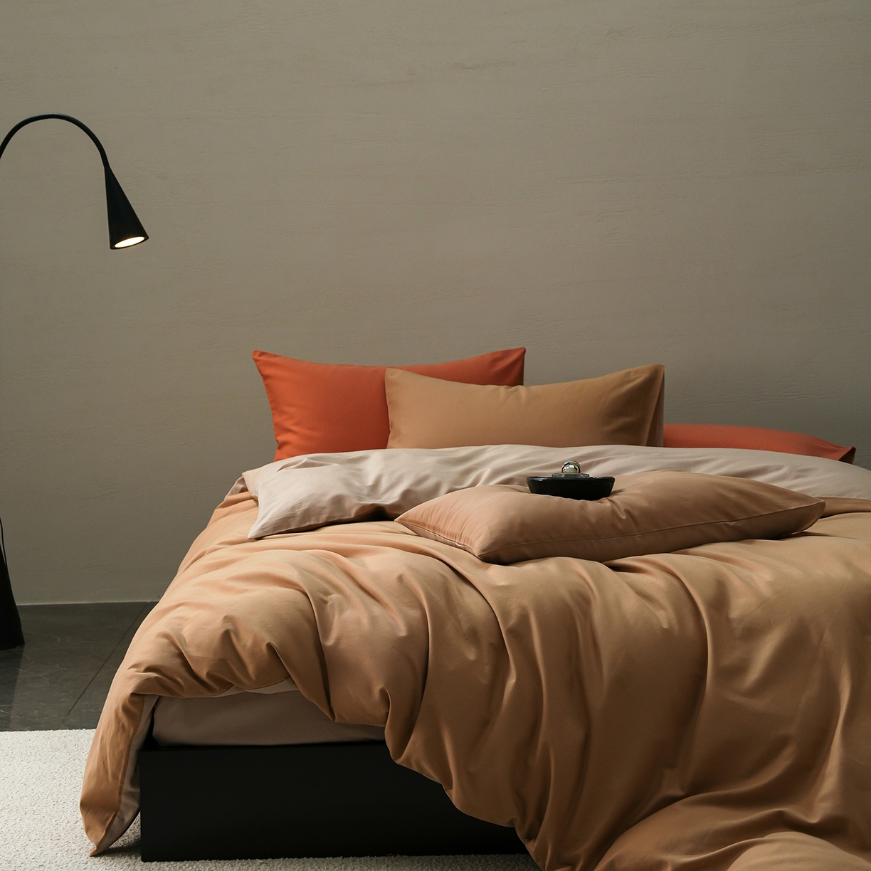 91家纺网 家纺一手货源 找家纺 禾时 2025新款A类全棉贡缎磨毛纯色四件套（礼盒包装）-风格1 耀金