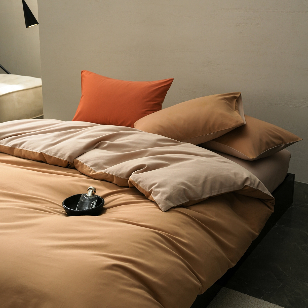 91家纺网 家纺一手货源 找家纺 禾时 2025新款A类全棉贡缎磨毛纯色四件套（礼盒包装）-风格1 耀金