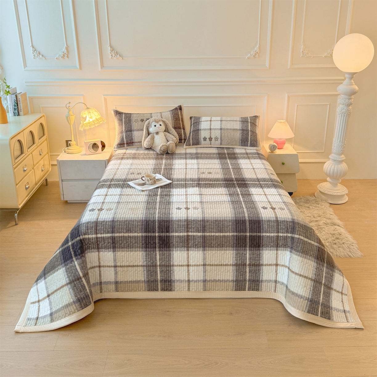 91家纺网 家纺一手货源 找家纺 慕木家纺 2025新款高克重牛奶绒小清新印花卡通夹棉单床盖床盖单件（提供买家秀) 牛奶绒床盖-拉菲格