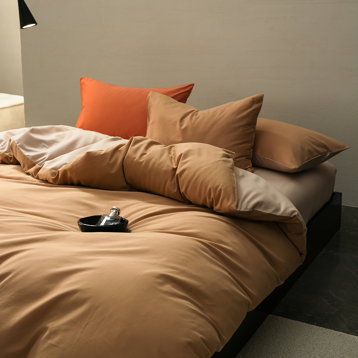 91家纺网 家纺一手货源 找家纺 禾时 2025新款A类全棉贡缎磨毛纯色四件套（礼盒包装）-风格1 耀金