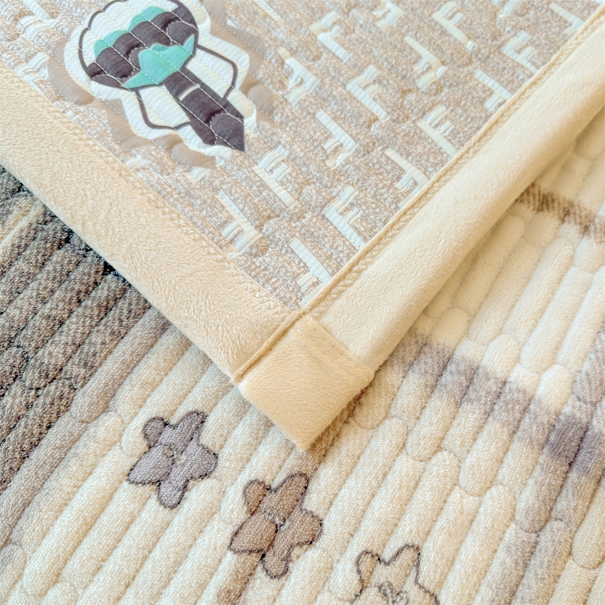 91家纺网 家纺一手货源 找家纺 慕木家纺 2025新款高克重牛奶绒小清新印花卡通夹棉单床盖床盖单件（提供买家秀) 牛奶绒床盖-拉菲格