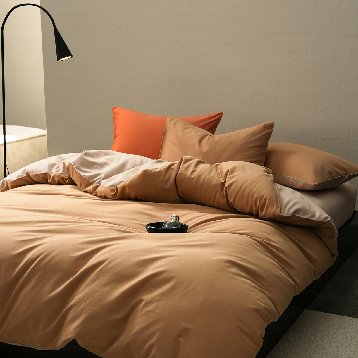 91家纺网 家纺一手货源 找家纺 禾时 2025新款A类全棉贡缎磨毛纯色四件套（礼盒包装）-风格1 耀金