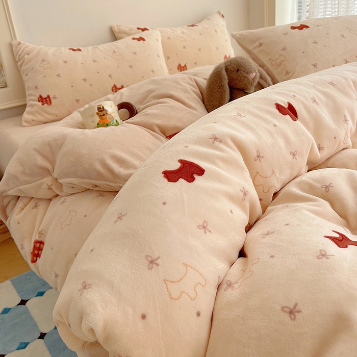 91家纺网 家纺一手货源 找家纺 yyds网供 2025新款萌趣四件套卡通花卉牛奶绒三件套加厚保暖裸睡治愈防静电 欢乐奶油小狗