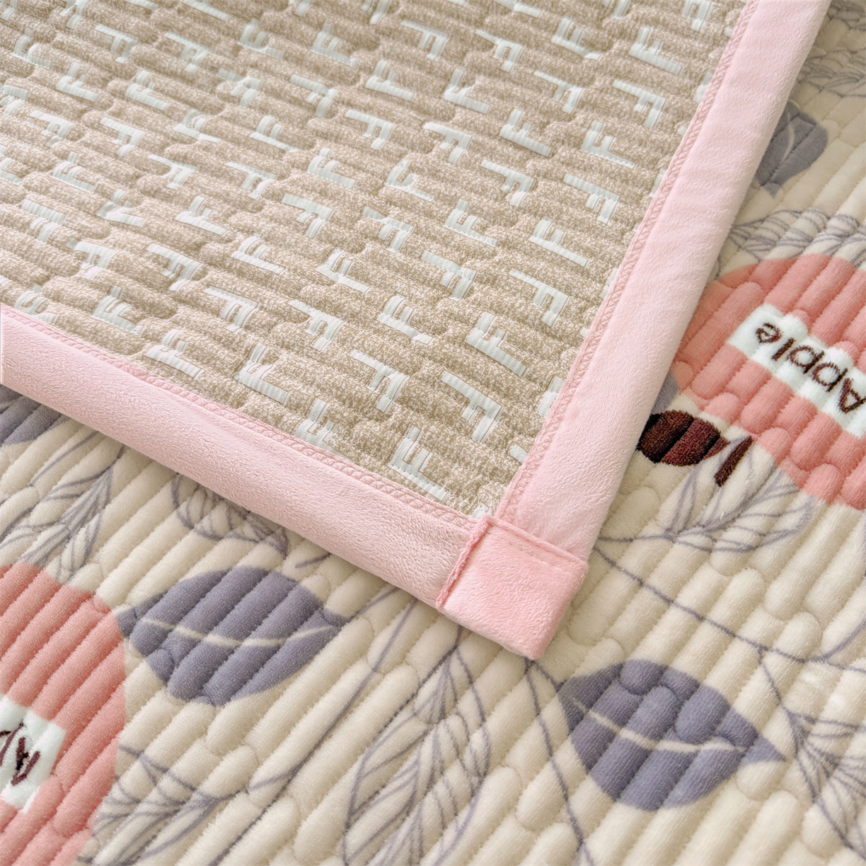 91家纺网 家纺一手货源 找家纺 慕木家纺 2025新款高克重牛奶绒小清新印花卡通夹棉单床盖床盖单件（提供买家秀) 牛奶绒床盖-伦伯特