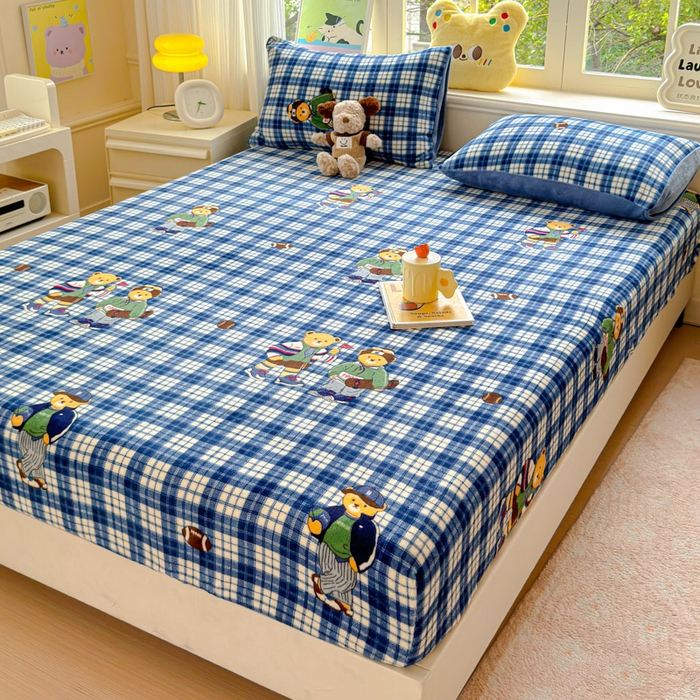 91家纺网 家纺一手货源 找家纺 澜妃 2025新款高克重软软糯糯牛奶绒单床笠CL系列（小红书推荐） CL-蓝格英伦熊