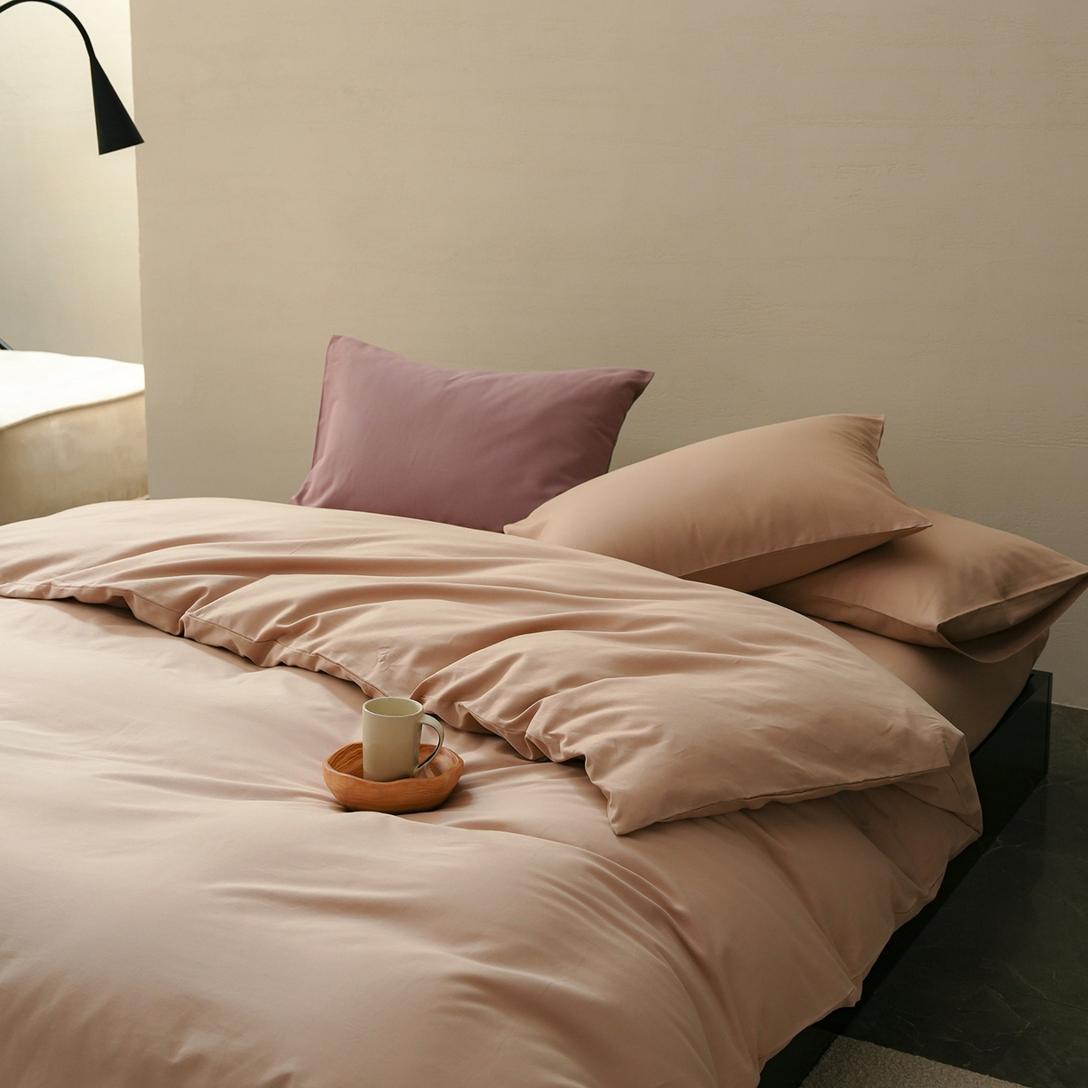 91家纺网 家纺一手货源 找家纺 禾时 2025新款A类全棉贡缎磨毛纯色四件套（礼盒包装）-风格1 鱼肚