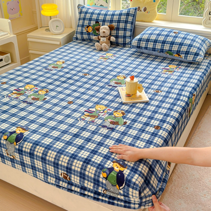 91家纺网 家纺一手货源 找家纺 澜妃 2025新款高克重软软糯糯牛奶绒单床笠CL系列（小红书推荐） CL-蓝格英伦熊