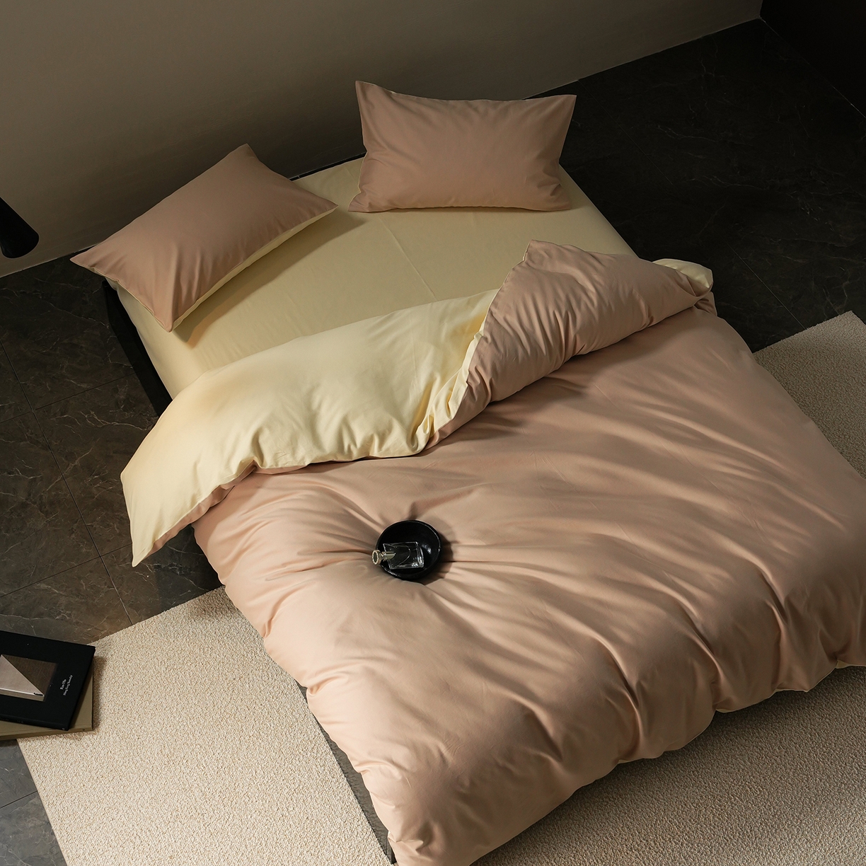 91家纺网 家纺一手货源 找家纺 禾时 2025新款A类全棉贡缎磨毛纯色四件套（礼盒包装）-风格1 鱼月