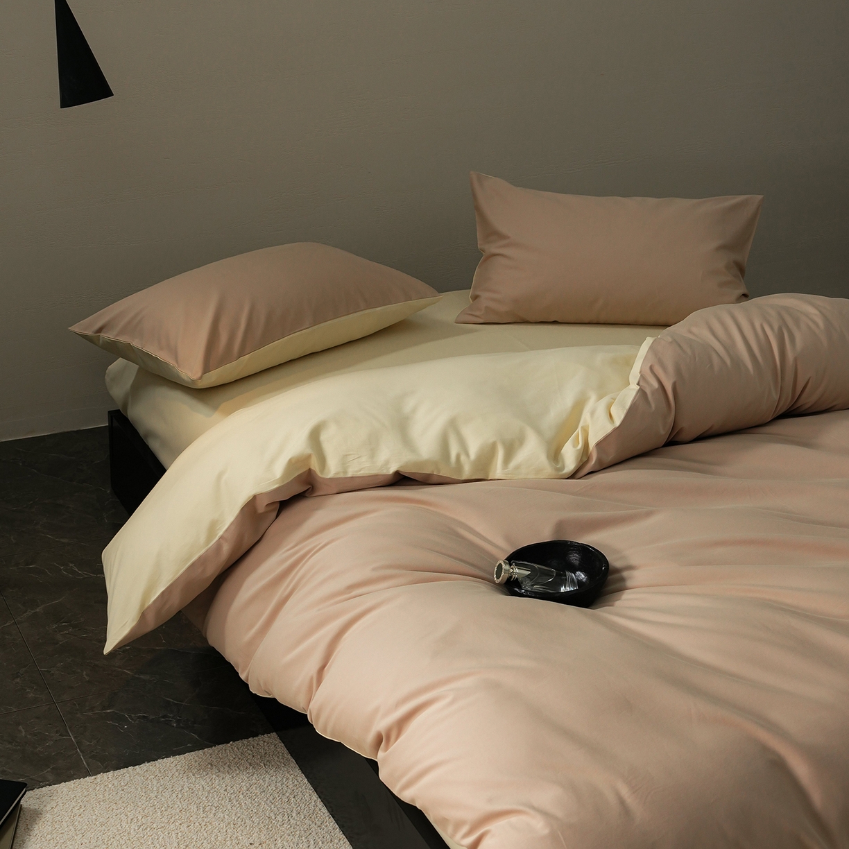 91家纺网 家纺一手货源 找家纺 禾时 2025新款A类全棉贡缎磨毛纯色四件套（礼盒包装）-风格1 鱼月