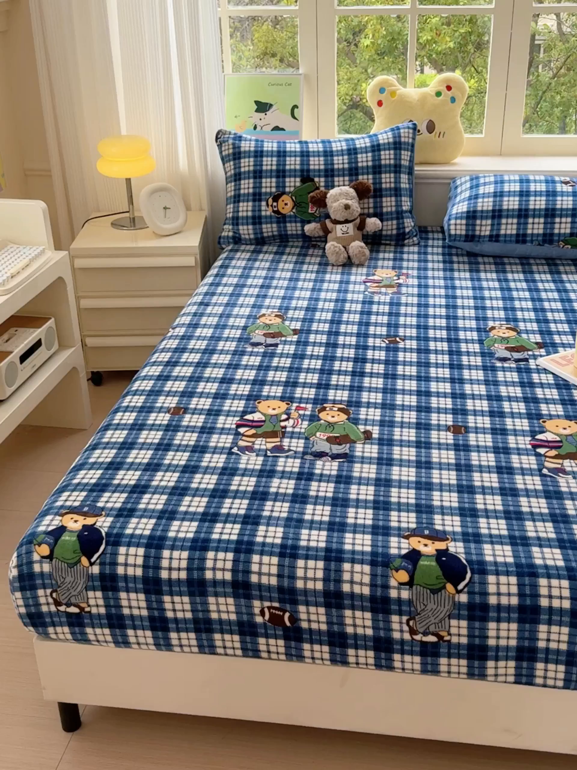 91家纺网 家纺一手货源 找家纺 澜妃 2025新款高克重软软糯糯牛奶绒单床笠CL系列（小红书推荐） CL-蓝格英伦熊