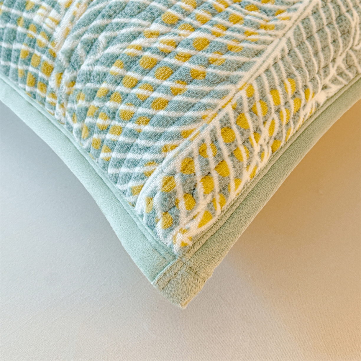 91家纺网 家纺一手货源 找家纺 慕木家纺 2025新款高克重牛奶绒小清新印花卡通夹棉单床盖床盖单件（提供买家秀) 牛奶绒床盖-绿柏叶