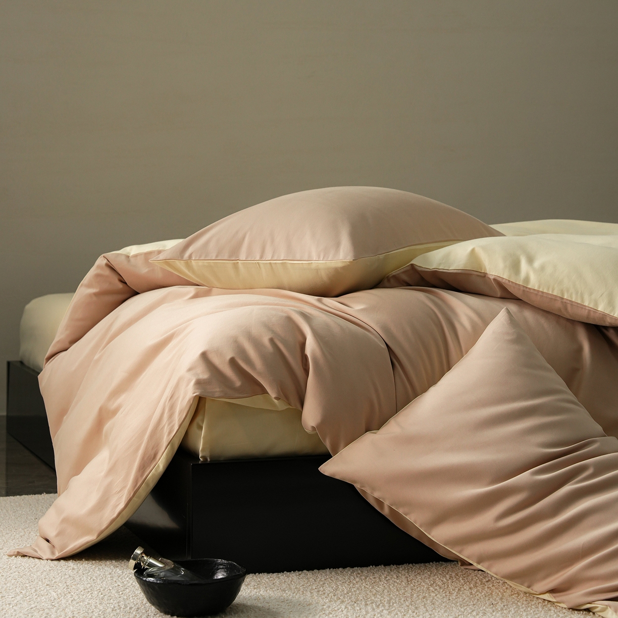 91家纺网 家纺一手货源 找家纺 禾时 2025新款A类全棉贡缎磨毛纯色四件套（礼盒包装）-风格1 鱼月