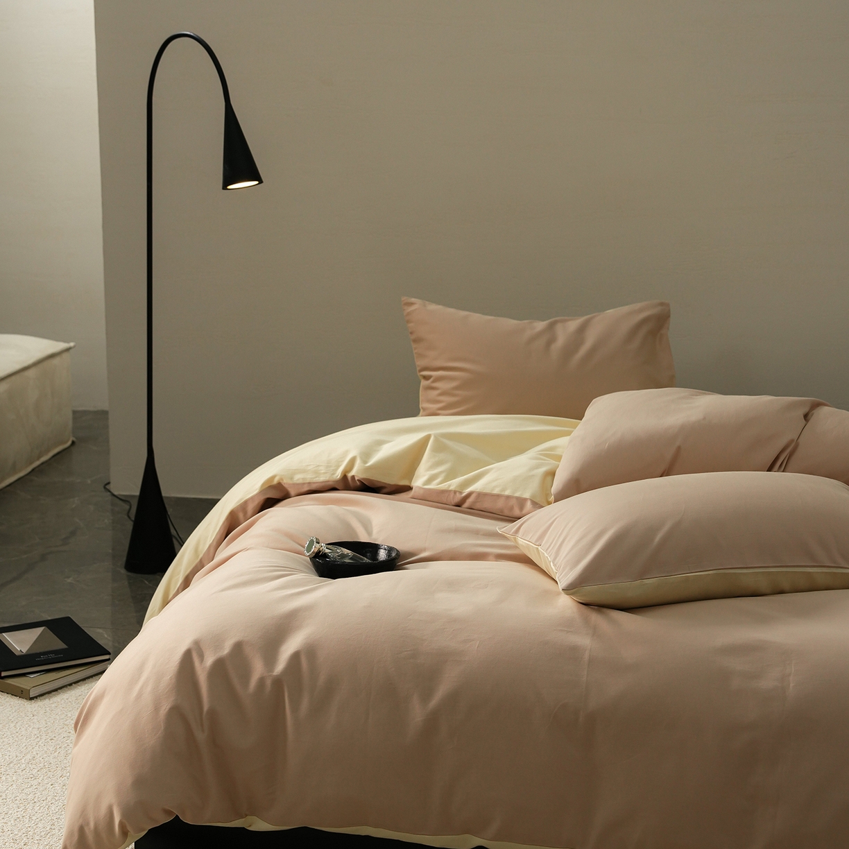 91家纺网 家纺一手货源 找家纺 禾时 2025新款A类全棉贡缎磨毛纯色四件套（礼盒包装）-风格1 鱼月