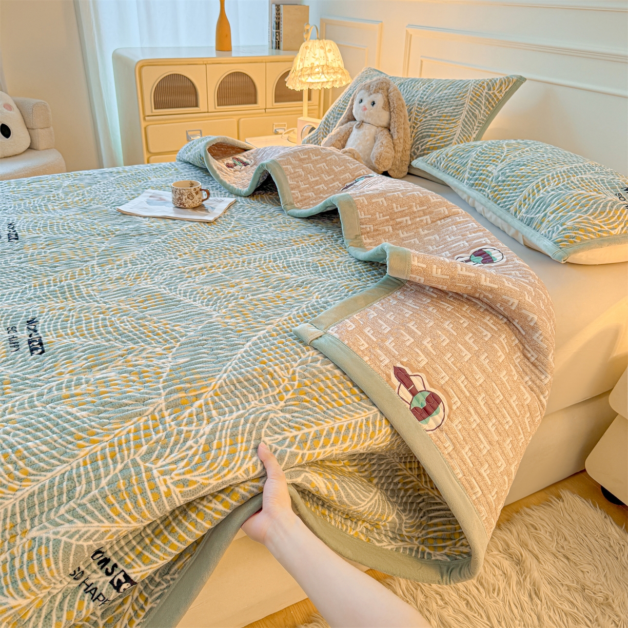 91家纺网 家纺一手货源 找家纺 慕木家纺 2025新款高克重牛奶绒小清新印花卡通夹棉单床盖床盖单件（提供买家秀) 牛奶绒床盖-绿柏叶