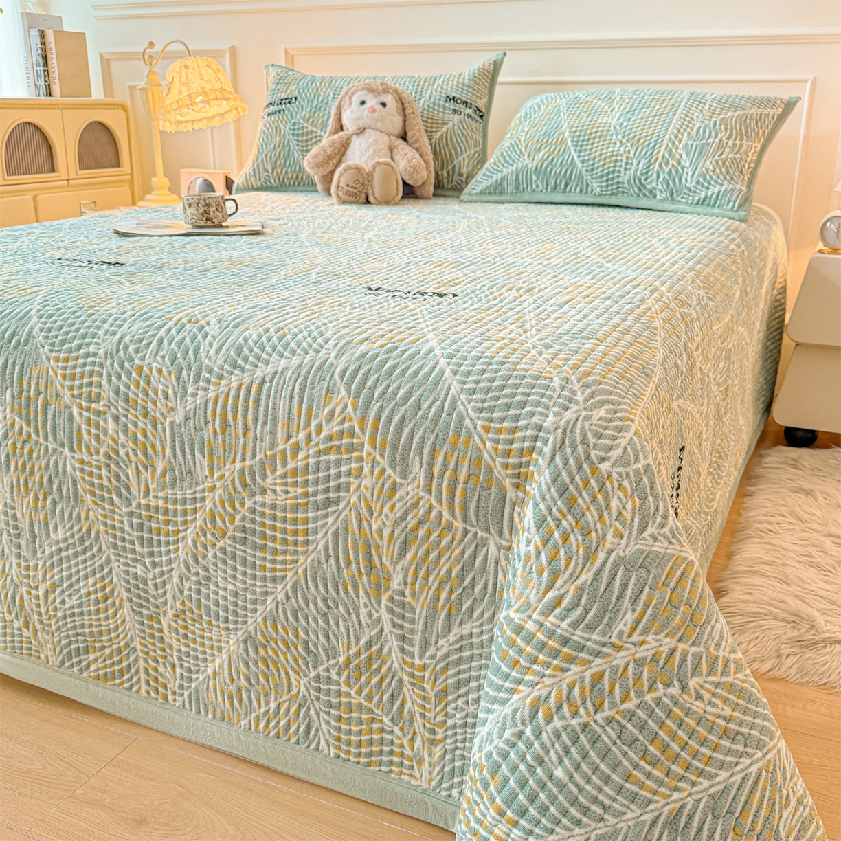 91家纺网 家纺一手货源 找家纺 慕木家纺 2025新款高克重牛奶绒小清新印花卡通夹棉单床盖床盖单件（提供买家秀) 牛奶绒床盖-绿柏叶