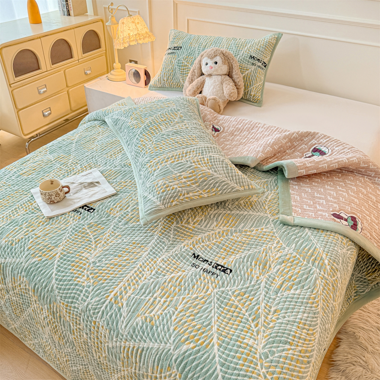 91家纺网 家纺一手货源 找家纺 慕木家纺 2025新款高克重牛奶绒小清新印花卡通夹棉单床盖床盖单件（提供买家秀) 牛奶绒床盖-绿柏叶