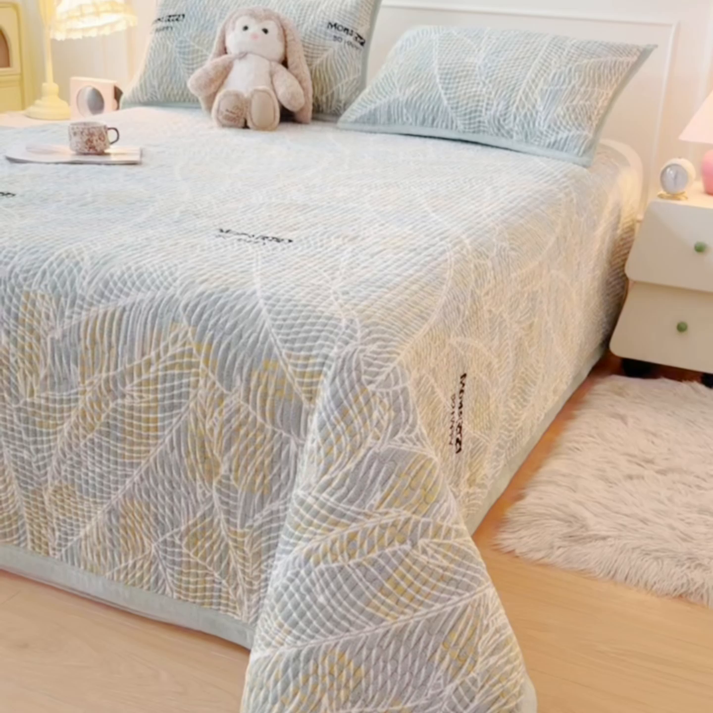 91家纺网 家纺一手货源 找家纺 慕木家纺 2025新款高克重牛奶绒小清新印花卡通夹棉单床盖床盖单件（提供买家秀) 牛奶绒床盖-绿柏叶