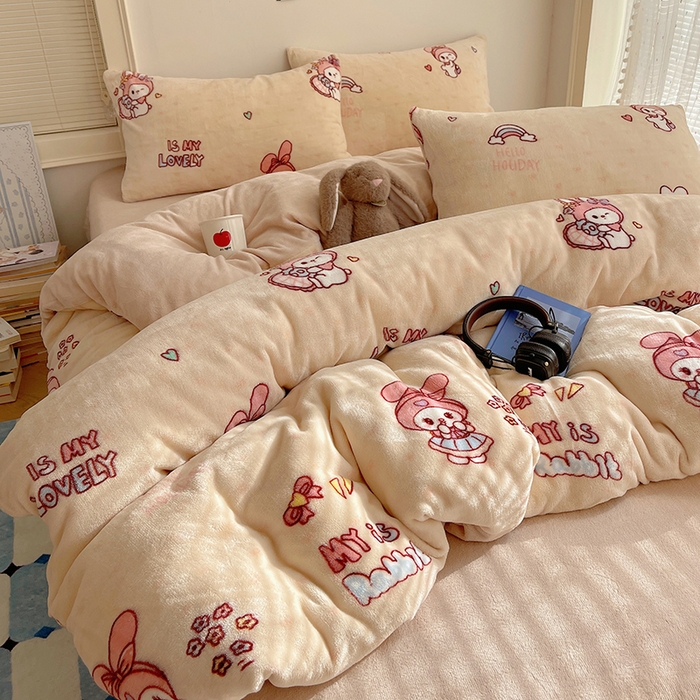 91家纺网 家纺一手货源 找家纺 yyds网供 2025新款萌趣四件套卡通花卉牛奶绒三件套加厚保暖裸睡治愈防静电 美乐蒂萌
