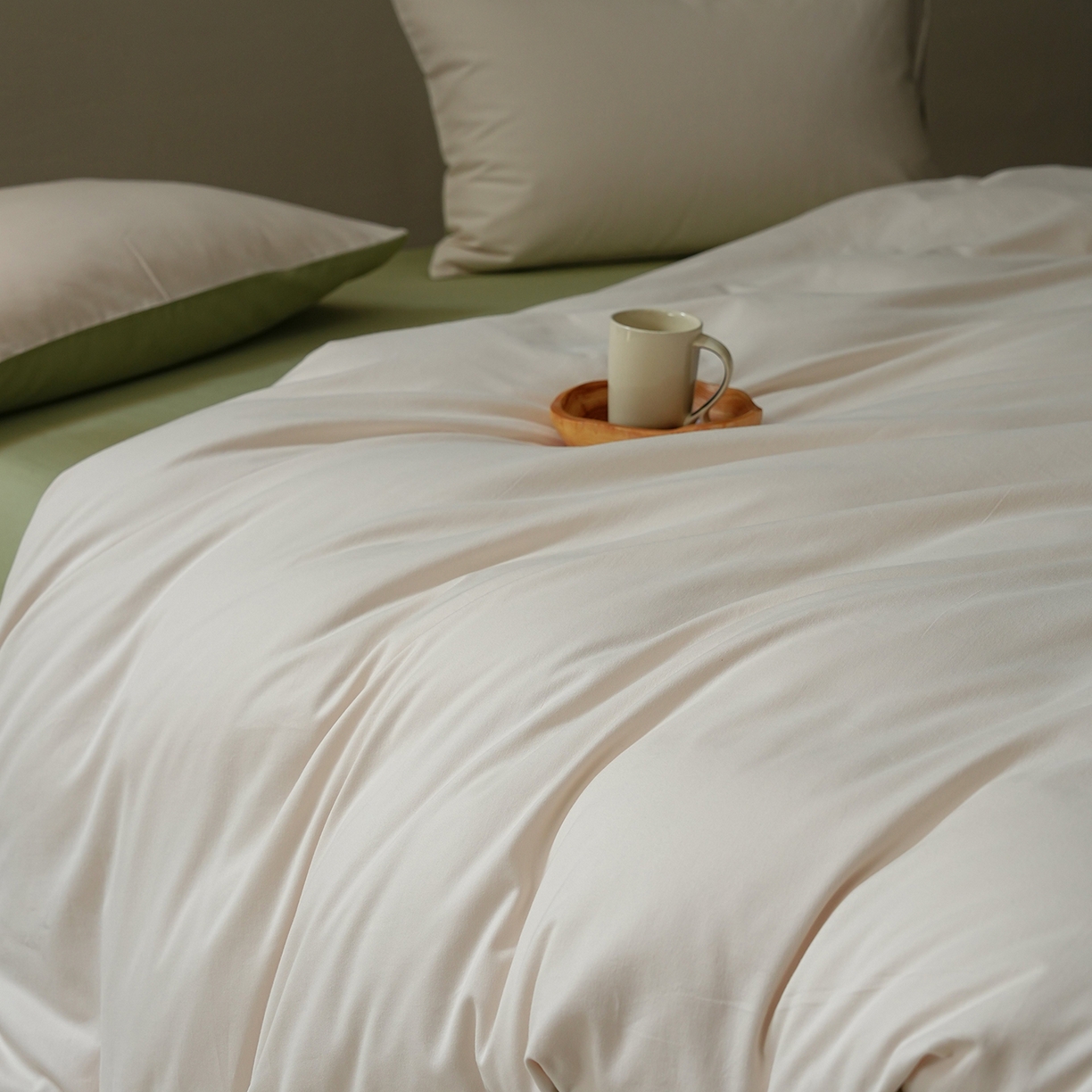 91家纺网 家纺一手货源 找家纺 禾时 2025新款A类全棉贡缎磨毛纯色四件套（礼盒包装）-风格1 玉林