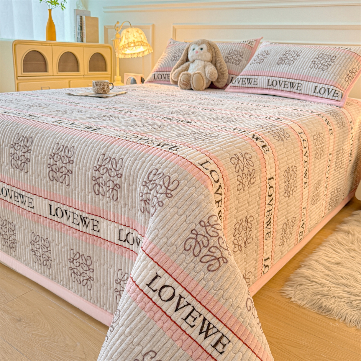 91家纺网 家纺一手货源 找家纺 慕木家纺 2025新款高克重牛奶绒小清新印花卡通夹棉单床盖床盖单件（提供买家秀) 牛奶绒床盖-蝶舞飞