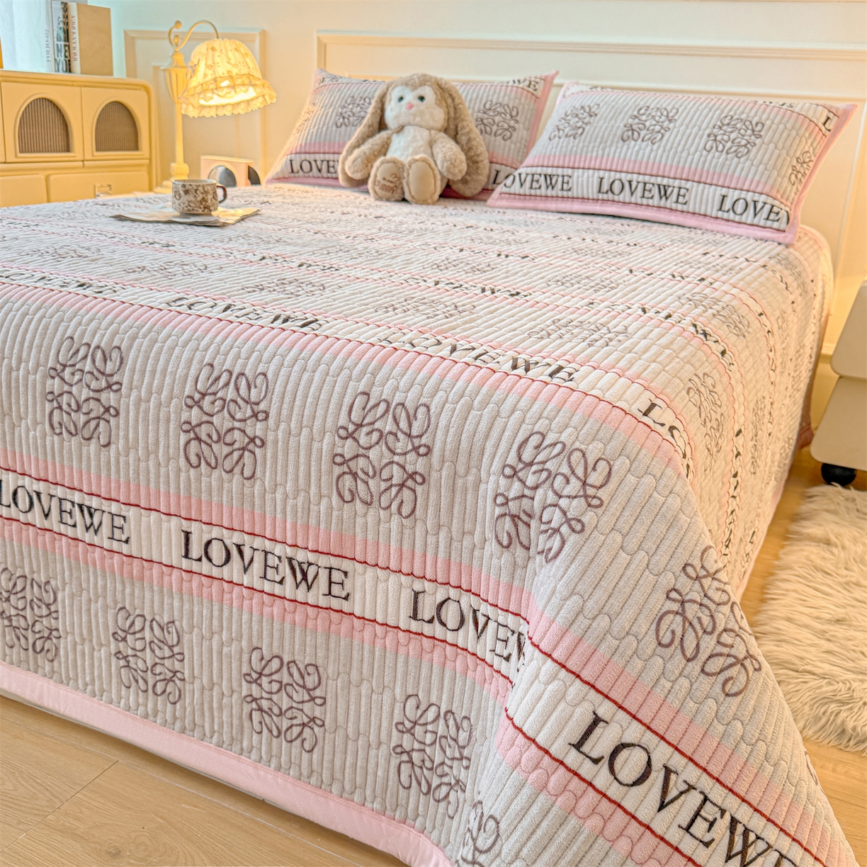 91家纺网 家纺一手货源 找家纺 慕木家纺 2025新款高克重牛奶绒小清新印花卡通夹棉单床盖床盖单件（提供买家秀) 牛奶绒床盖-蝶舞飞