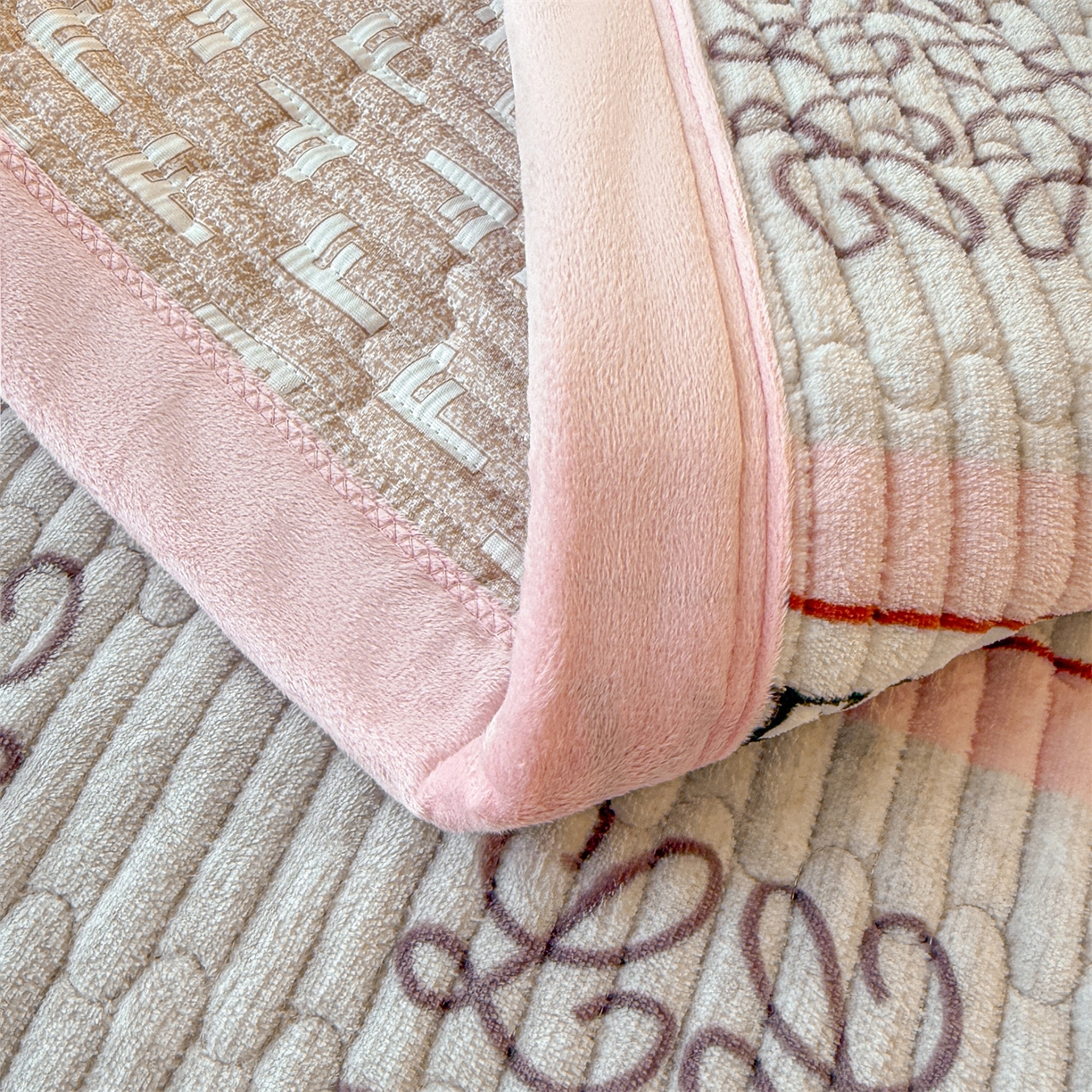 91家纺网 家纺一手货源 找家纺 慕木家纺 2025新款高克重牛奶绒小清新印花卡通夹棉单床盖床盖单件（提供买家秀) 牛奶绒床盖-蝶舞飞