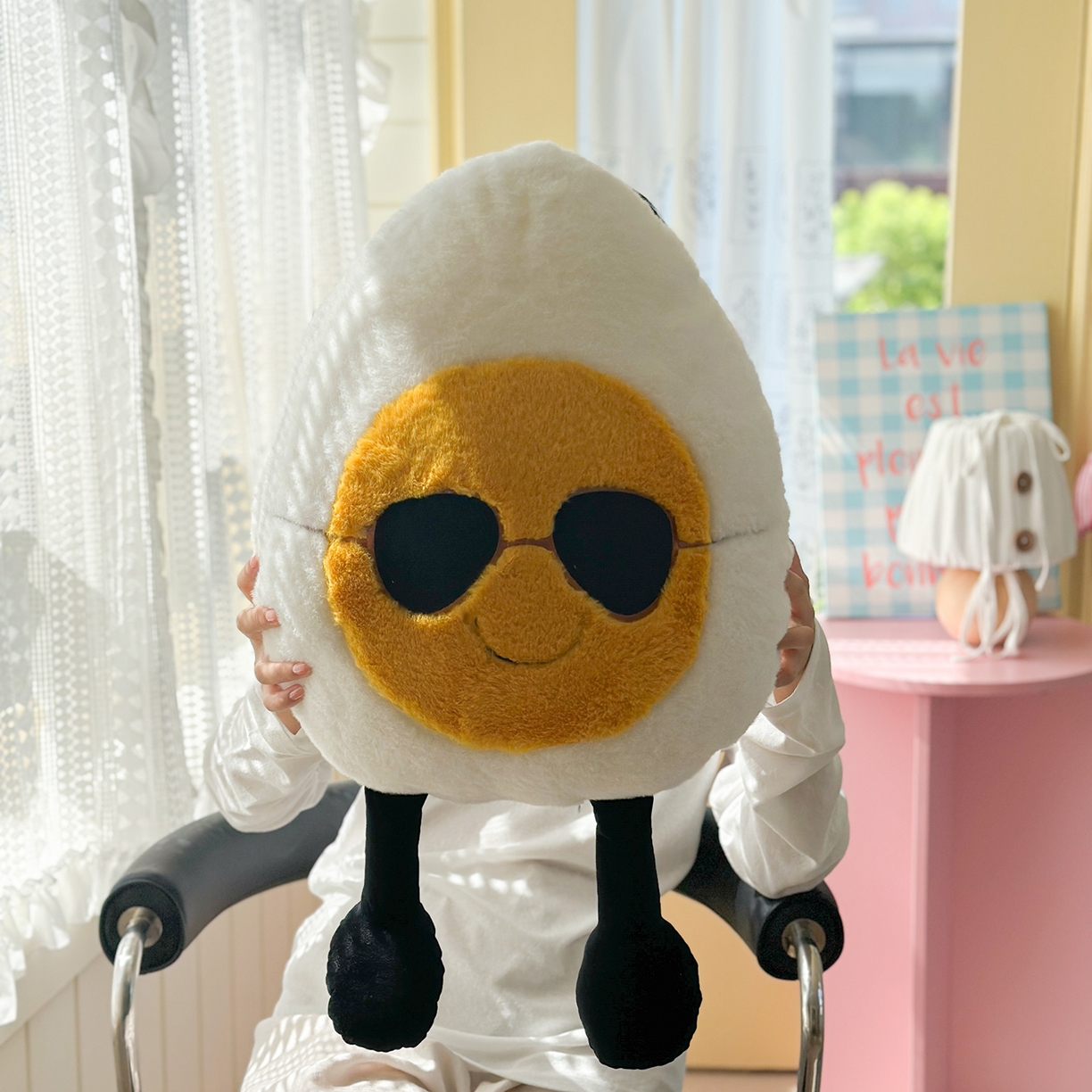 91家纺网 家纺一手货源 找家纺 美茉家居 2025新款蛋仔兔毛绒异形抱枕 斯文蛋仔