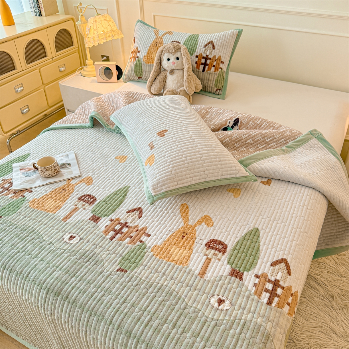 91家纺网 家纺一手货源 找家纺 慕木家纺 2025新款高克重牛奶绒小清新印花卡通夹棉单床盖床盖单件（提供买家秀) 牛奶绒床盖-萝卜兔