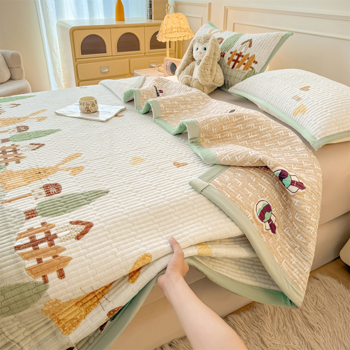 91家纺网 家纺一手货源 找家纺 慕木家纺 2025新款高克重牛奶绒小清新印花卡通夹棉单床盖床盖单件（提供买家秀) 牛奶绒床盖-萝卜兔