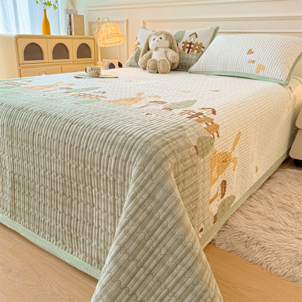 91家纺网 家纺一手货源 找家纺 慕木家纺 2025新款高克重牛奶绒小清新印花卡通夹棉单床盖床盖单件（提供买家秀) 牛奶绒床盖-萝卜兔