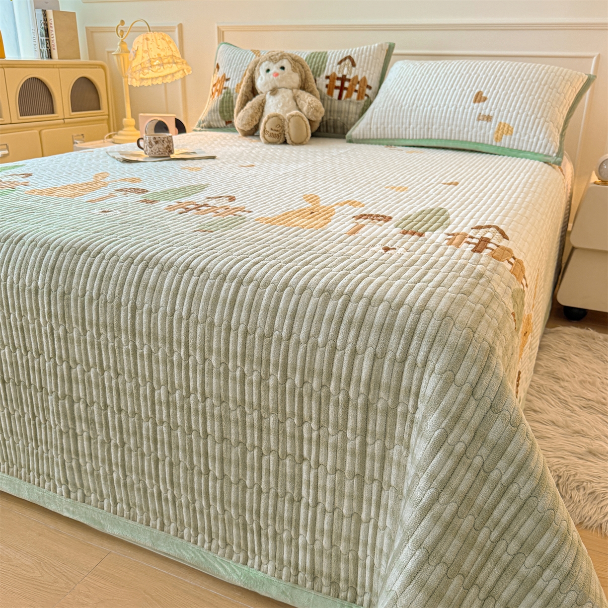 91家纺网 家纺一手货源 找家纺 慕木家纺 2025新款高克重牛奶绒小清新印花卡通夹棉单床盖床盖单件（提供买家秀) 牛奶绒床盖-萝卜兔