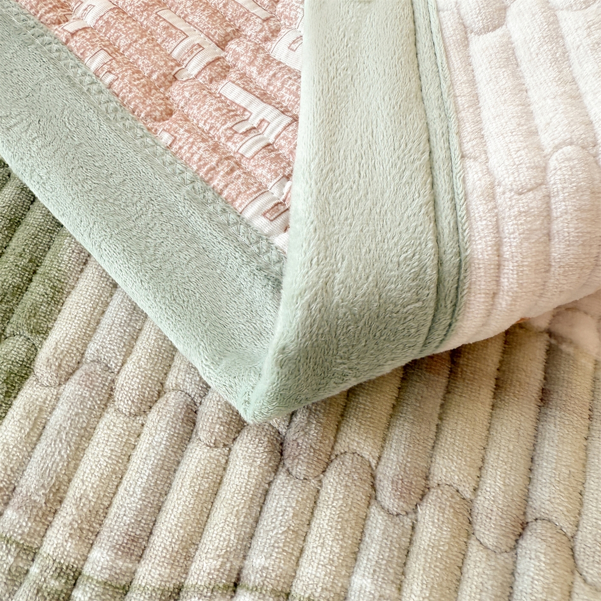 91家纺网 家纺一手货源 找家纺 慕木家纺 2025新款高克重牛奶绒小清新印花卡通夹棉单床盖床盖单件（提供买家秀) 牛奶绒床盖-萝卜兔