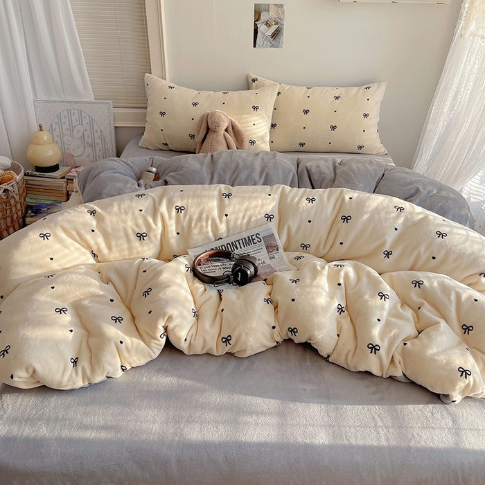 91家纺网 家纺一手货源 找家纺 yyds网供 2025新款萌趣四件套卡通花卉牛奶绒三件套加厚保暖裸睡治愈防静电 甜蜜的蝴蝶结