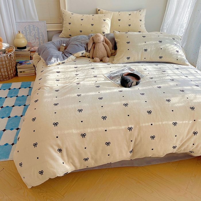 91家纺网 家纺一手货源 找家纺 yyds网供 2025新款萌趣四件套卡通花卉牛奶绒三件套加厚保暖裸睡治愈防静电 甜蜜的蝴蝶结