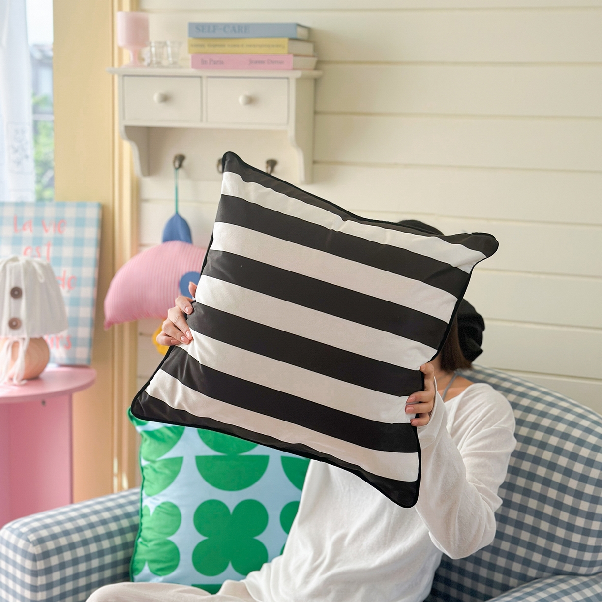 91家纺网 家纺一手货源 找家纺 美茉家居 2025新款荷兰绒丝绒炫彩方枕抱枕 橙方块