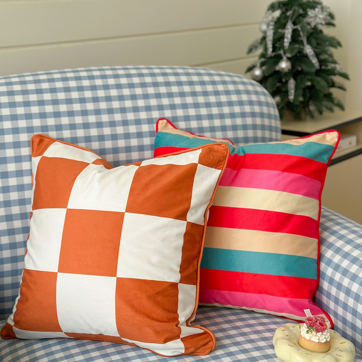 91家纺网 家纺一手货源 找家纺 美茉家居 2025新款荷兰绒丝绒炫彩方枕抱枕 黑白条