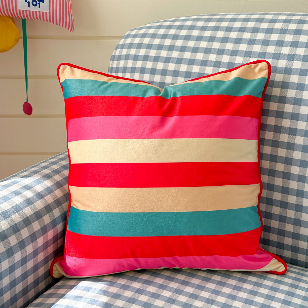 91家纺网 家纺一手货源 找家纺 （总）美茉家居 2025新款荷兰绒丝绒炫彩方枕抱枕