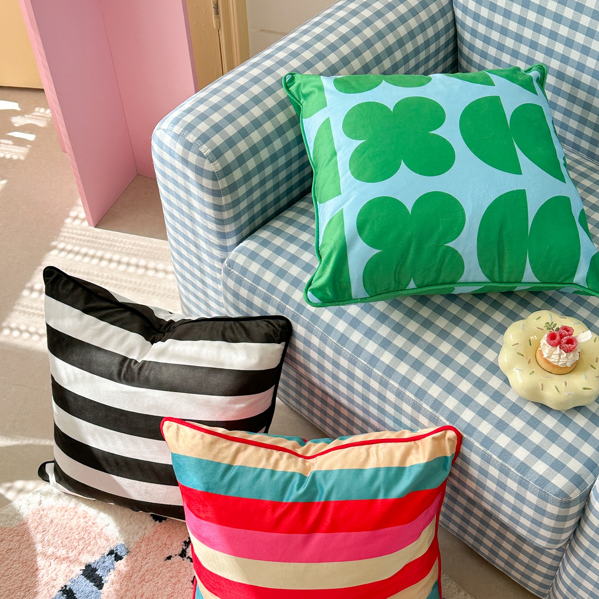 91家纺网 家纺一手货源 找家纺 （总）美茉家居 2025新款荷兰绒丝绒炫彩方枕抱枕