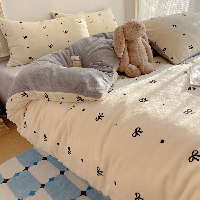 91家纺网 家纺一手货源 找家纺 yyds网供 2025新款萌趣四件套卡通花卉牛奶绒三件套加厚保暖裸睡治愈防静电 甜蜜的蝴蝶结