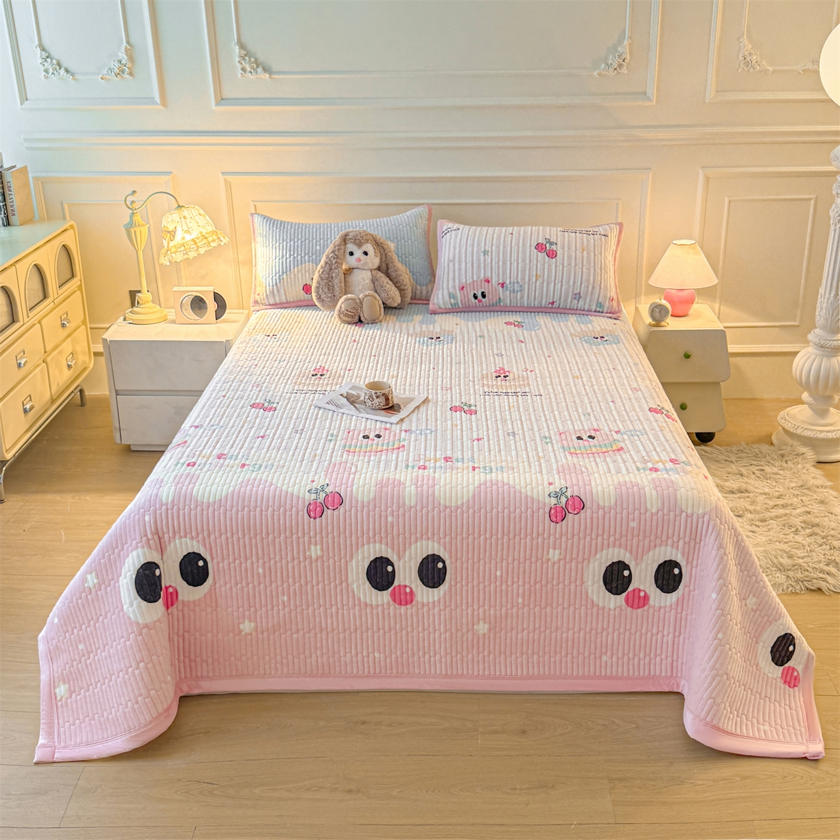91家纺网 家纺一手货源 找家纺 慕木家纺 2025新款高克重牛奶绒小清新印花卡通夹棉单床盖床盖单件（提供买家秀) 牛奶绒床盖-樱桃小猪