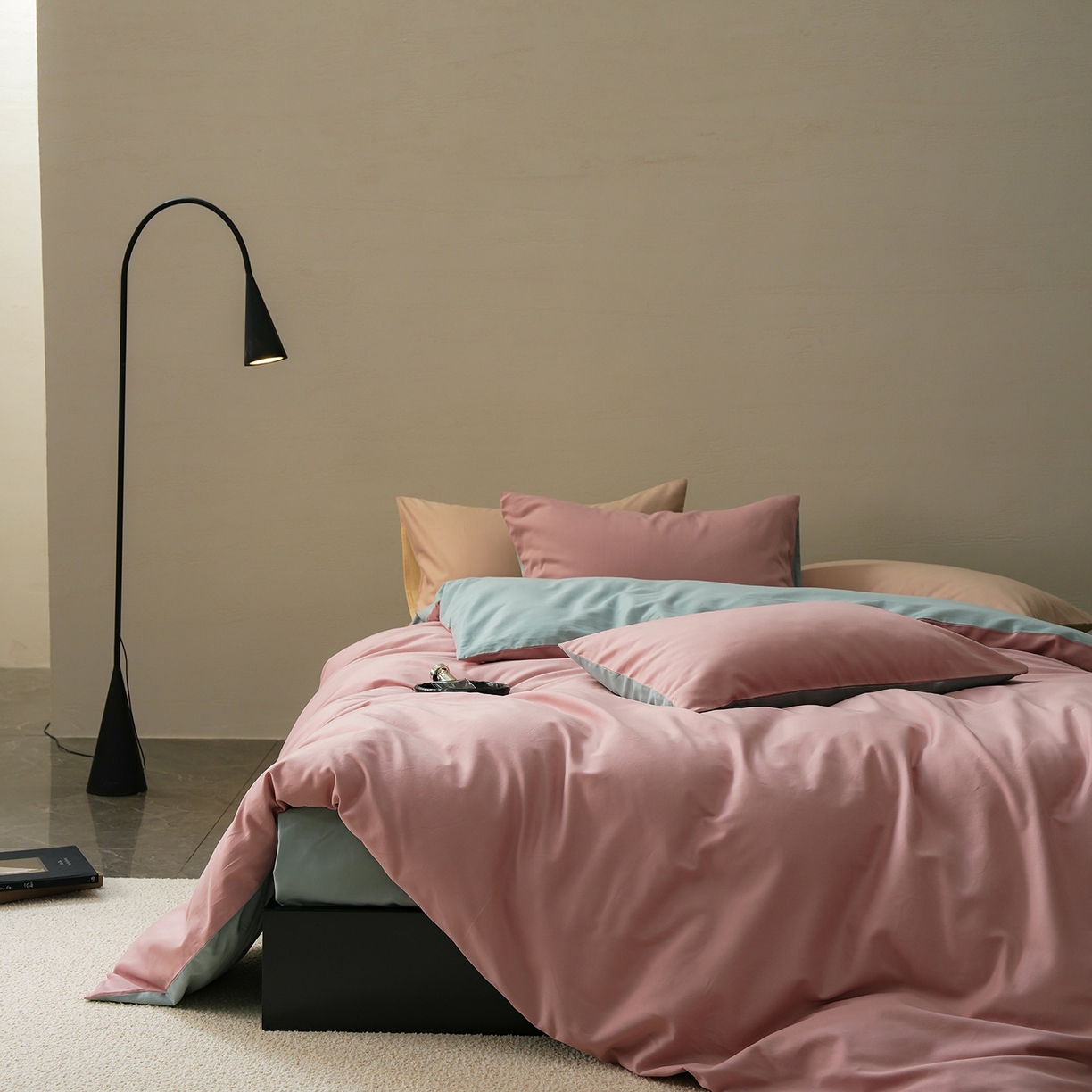 91家纺网 家纺一手货源 找家纺 禾时 2025新款A类全棉贡缎磨毛纯色四件套（礼盒包装）-风格1 紫黛