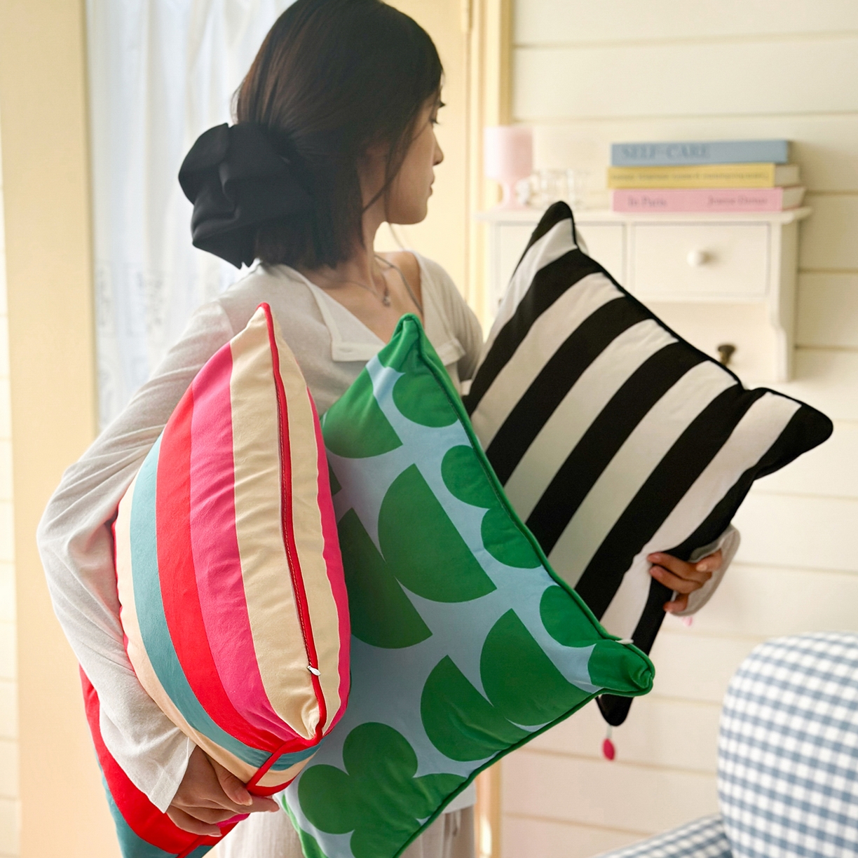 91家纺网 家纺一手货源 找家纺 美茉家居 2025新款荷兰绒丝绒炫彩方枕抱枕 绿四叶