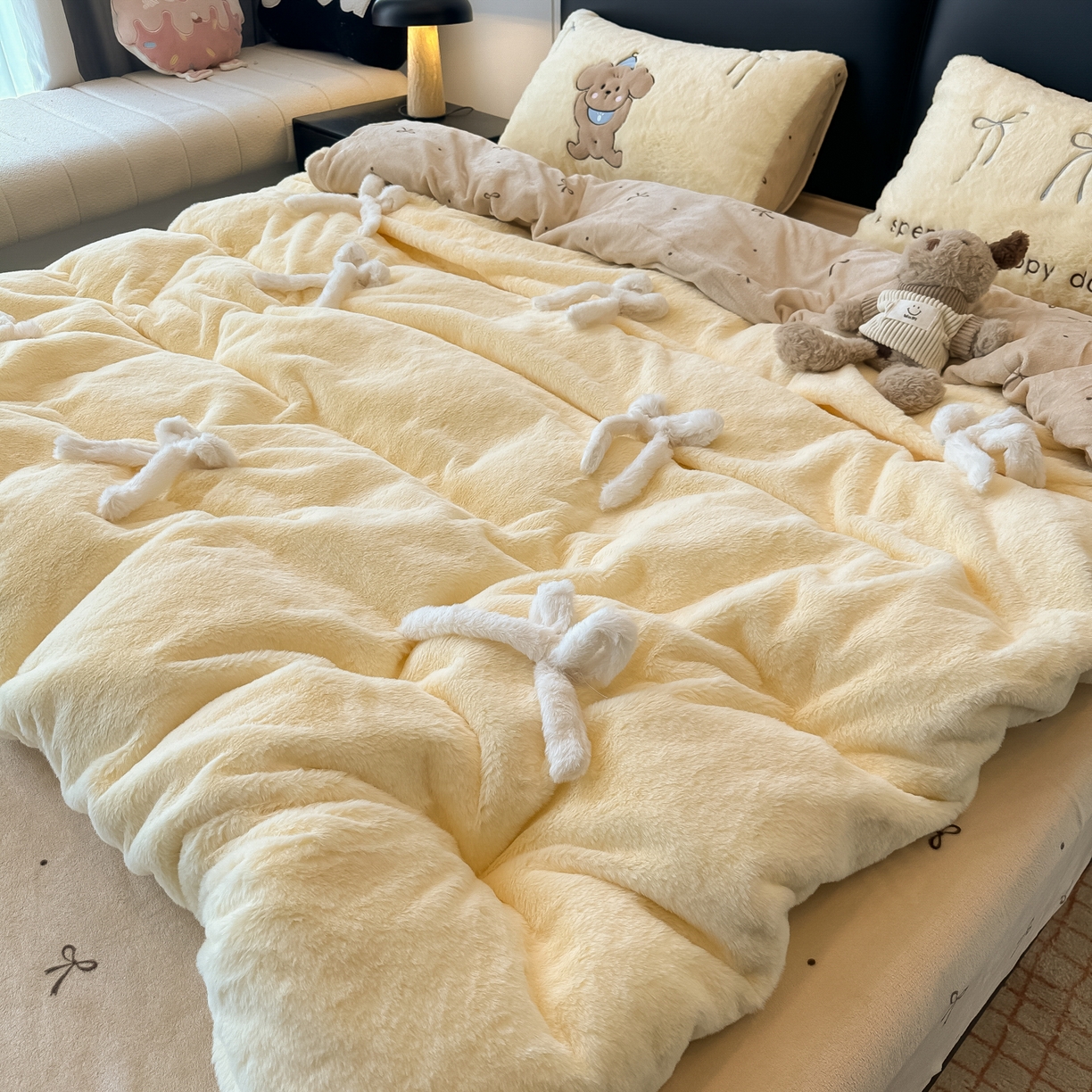 91家纺网 家纺一手货源 找家纺 盼季家纺 2025新款牛奶绒立体蝴蝶结四件套 蝴蝶结牛奶绒-芝士小熊