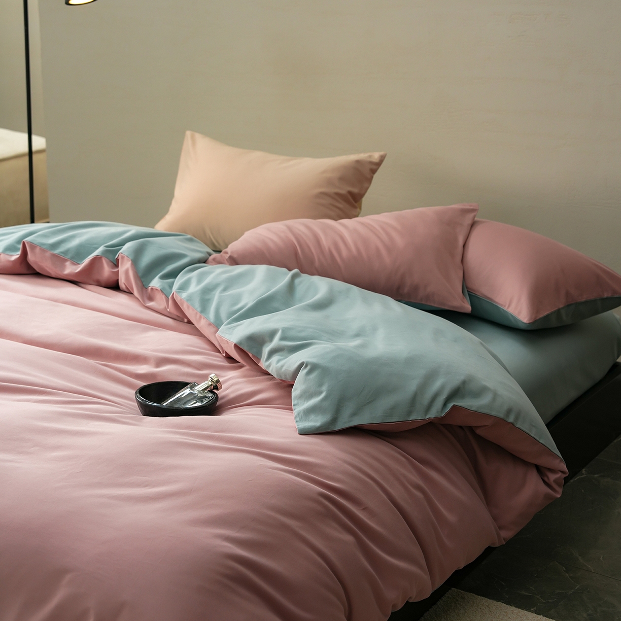 91家纺网 家纺一手货源 找家纺 禾时 2025新款A类全棉贡缎磨毛纯色四件套（礼盒包装）-风格1 紫黛