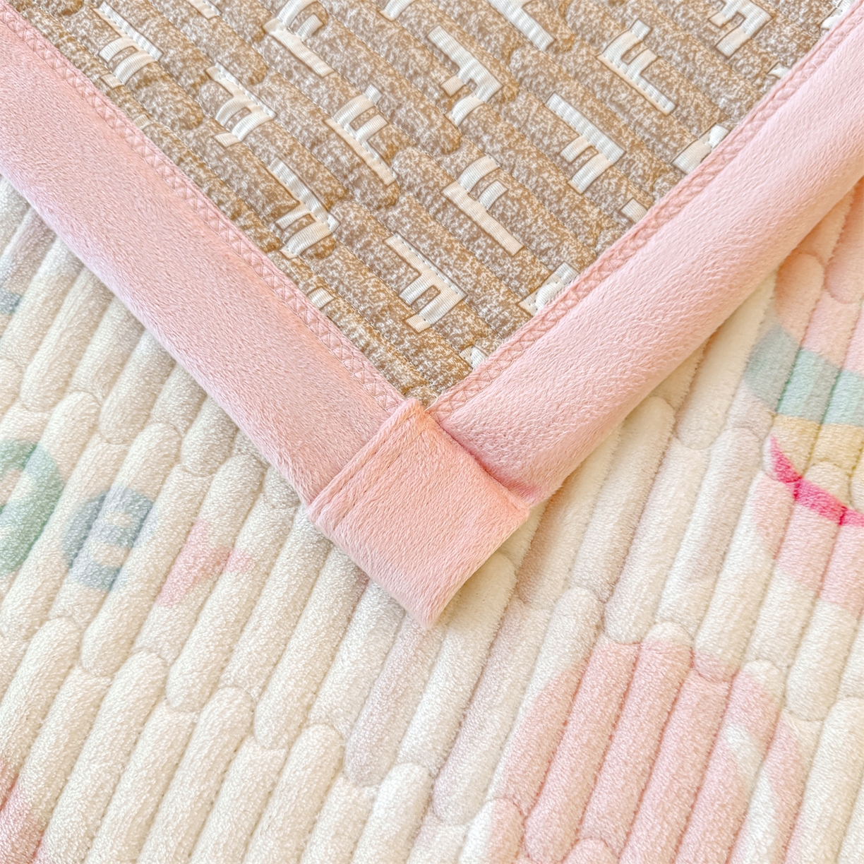 91家纺网 家纺一手货源 找家纺 慕木家纺 2025新款高克重牛奶绒小清新印花卡通夹棉单床盖床盖单件（提供买家秀) 牛奶绒床盖-樱桃小猪